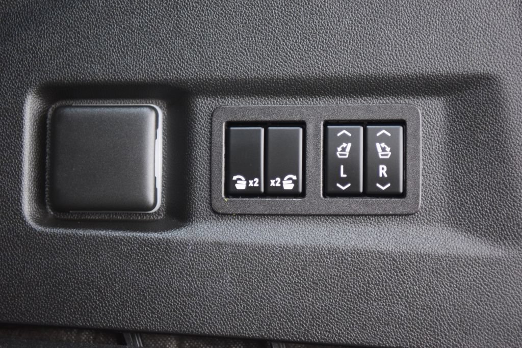 Used 2023 Chevrolet Tahoe High Country AWD/4WD image 24