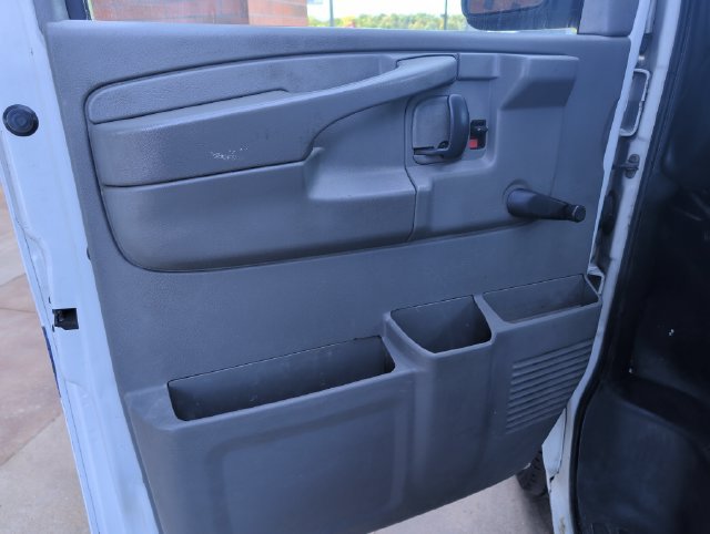 Used 2011 Chevrolet Express 2500 RWD image 11