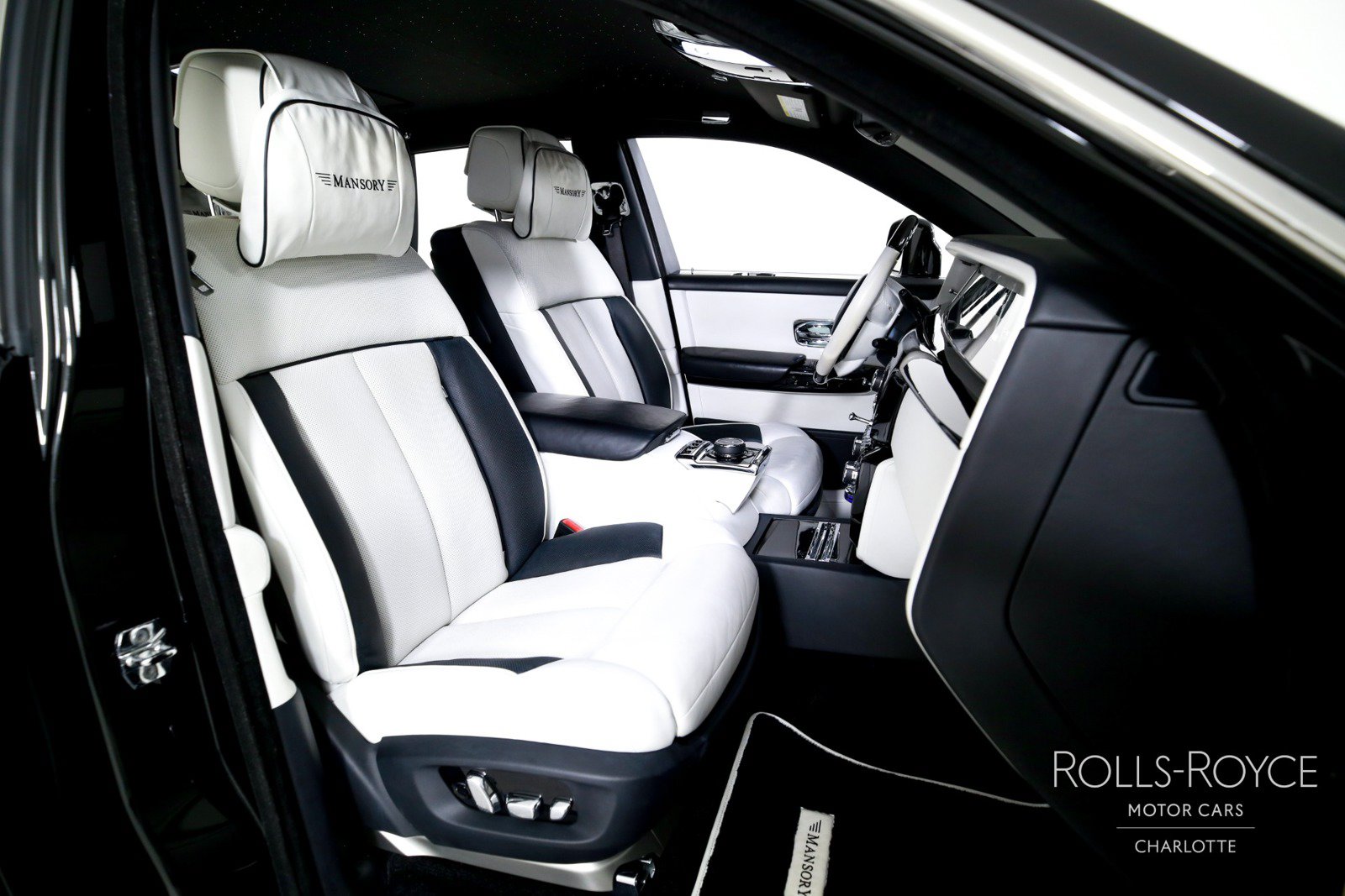 Used 2018 Rolls-Royce Phantom Sedan RWD image 36