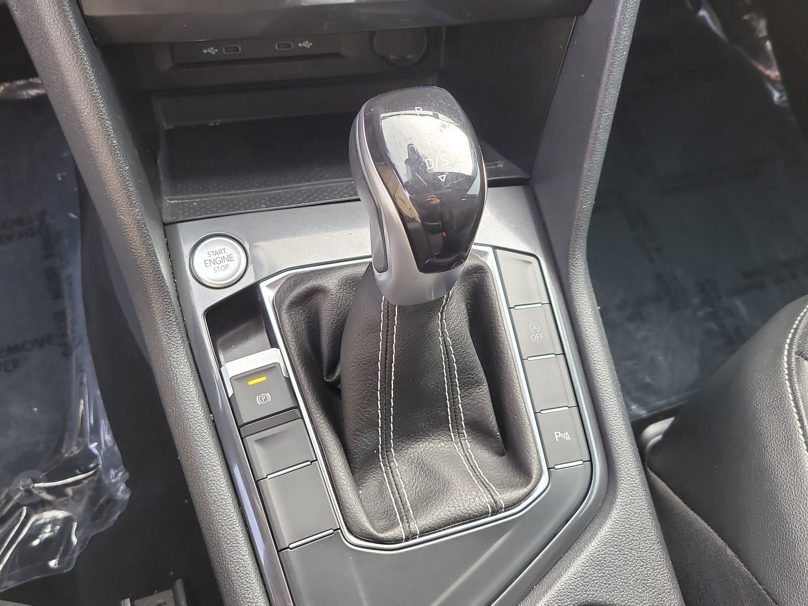 Used 2023 Volkswagen Tiguan SE R-Line image 28