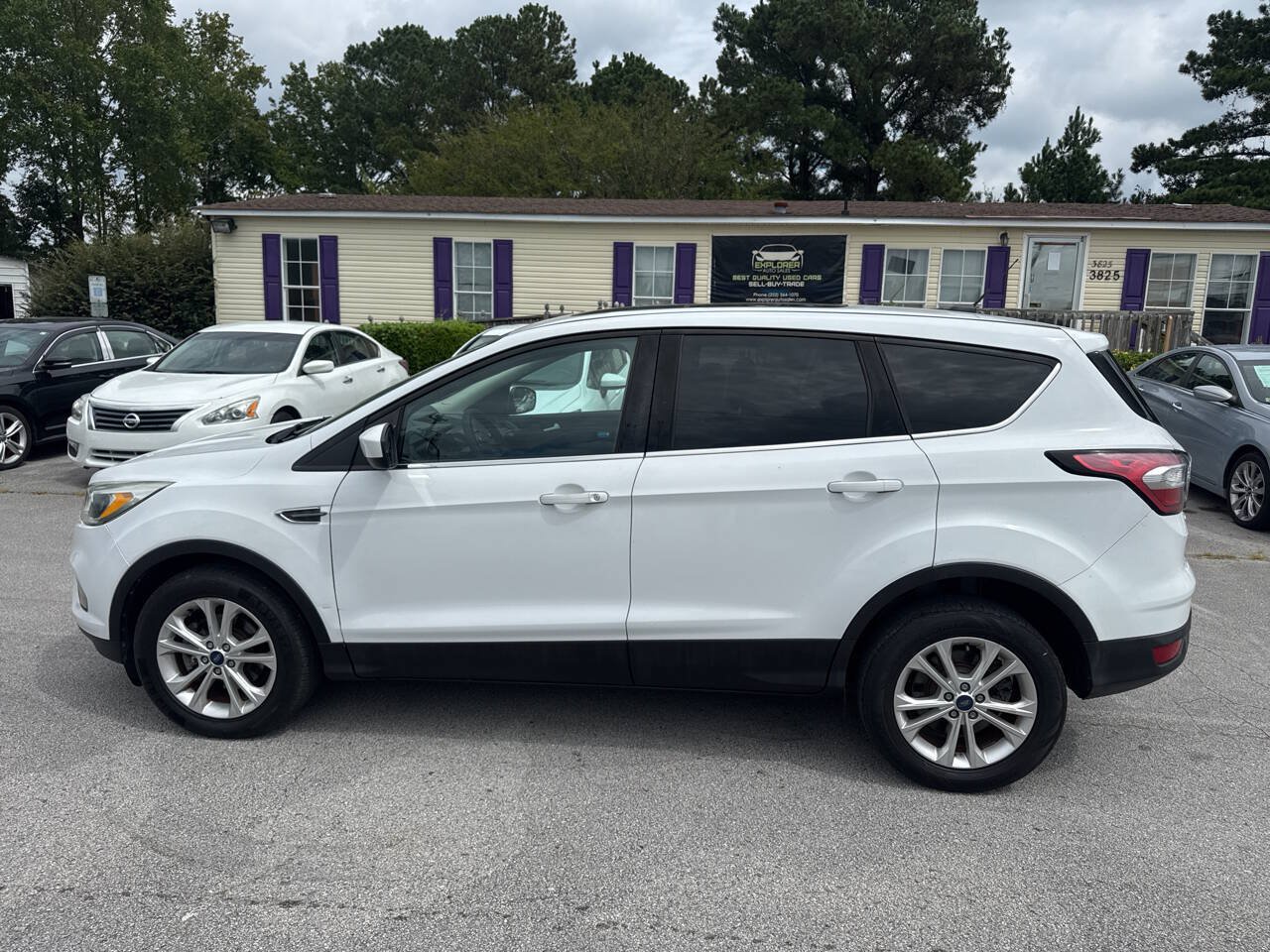 Used 2017 Ford Escape SE FWD image 9