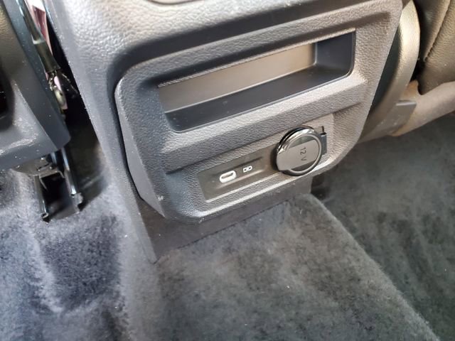 Used 2022 Volkswagen Tiguan SE w/ Panoramic Sunroof Package image 13