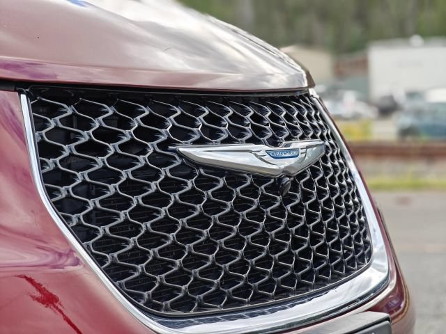 Used 2021 Chrysler Pacifica Limited FWD image 3