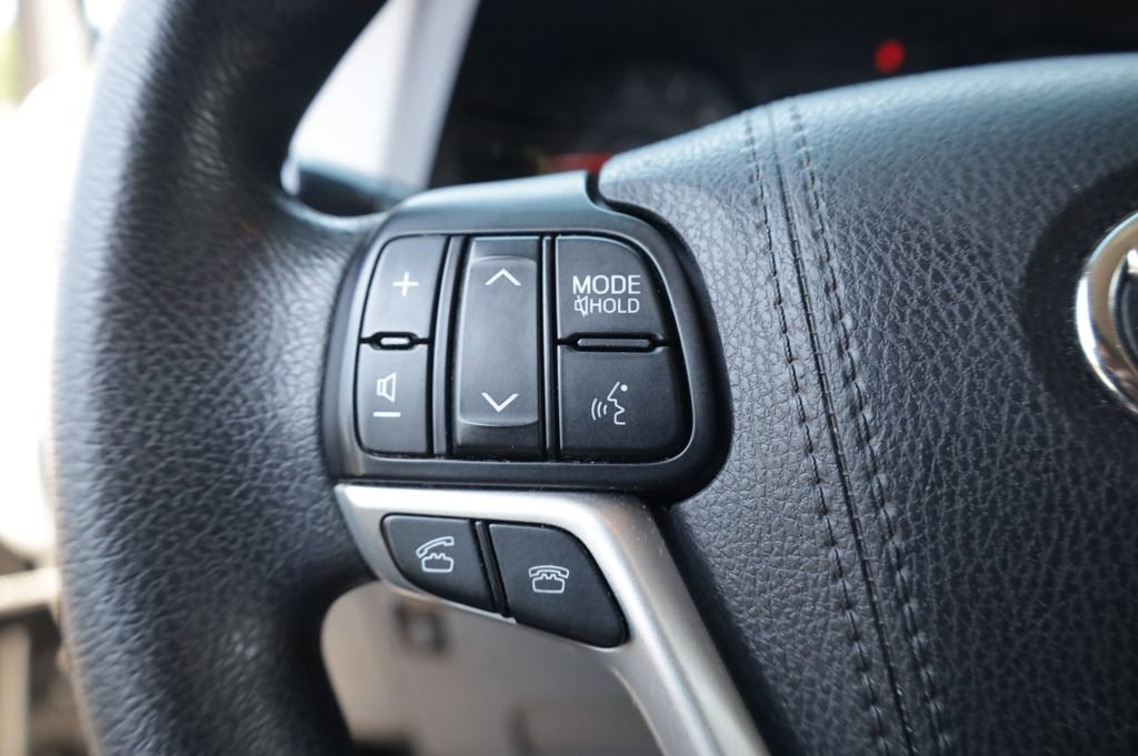 Used 2017 Toyota Sienna LE AWD/4WD image 26