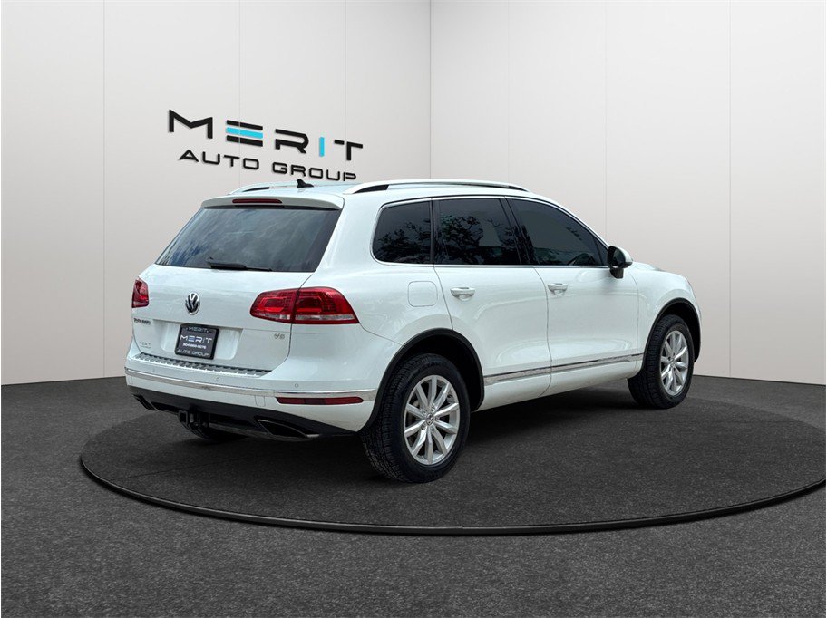 Used 2017 Volkswagen Touareg Sport AWD/4WD image 9