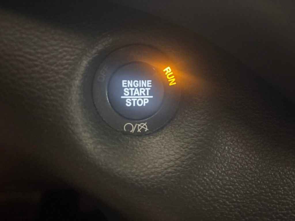 Used 2020 Jeep Cherokee Latitude Plus w/ Cold Weather Group AWD/4WD image 18