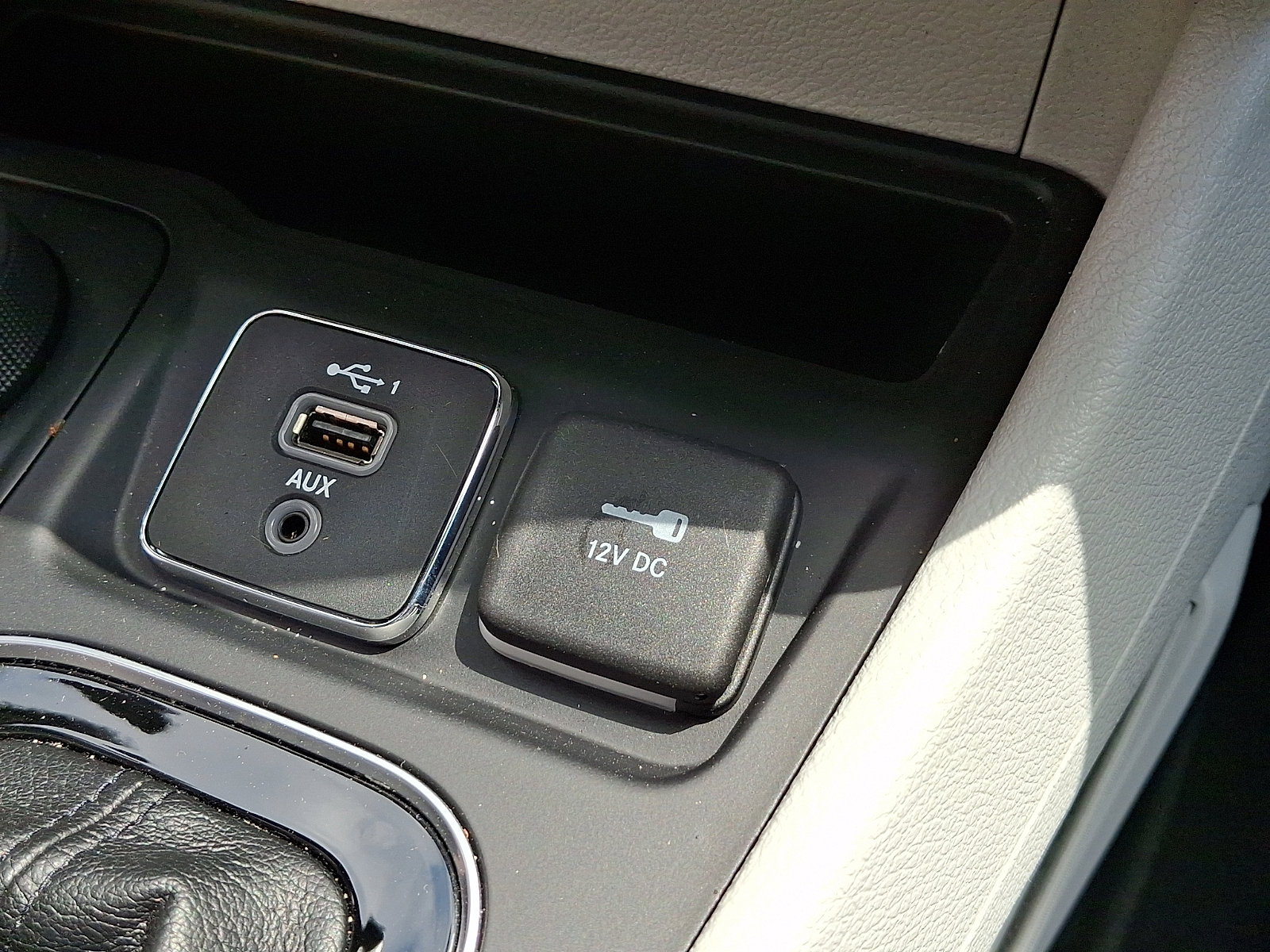 Certified 2021 Jeep Cherokee Limited AWD/4WD image 30