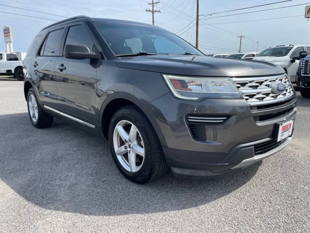 Used 2018 Ford Explorer XLT FWD image 3