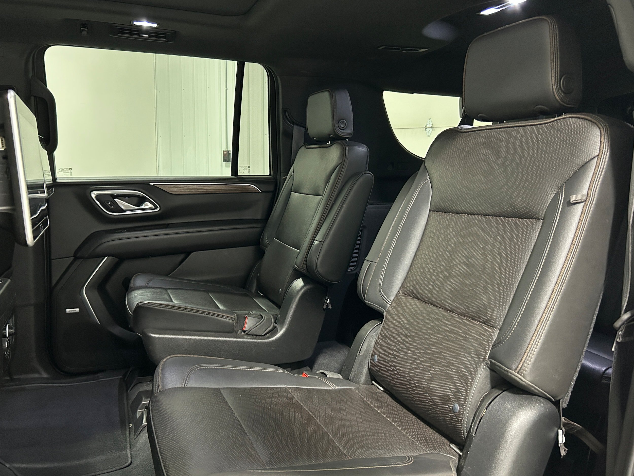 Used 2021 Chevrolet Suburban High Country w/ Premium Package AWD/4WD image 31