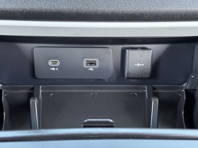 Used 2023 Land Rover Defender 110 X-Dynamic SE AWD/4WD image 19