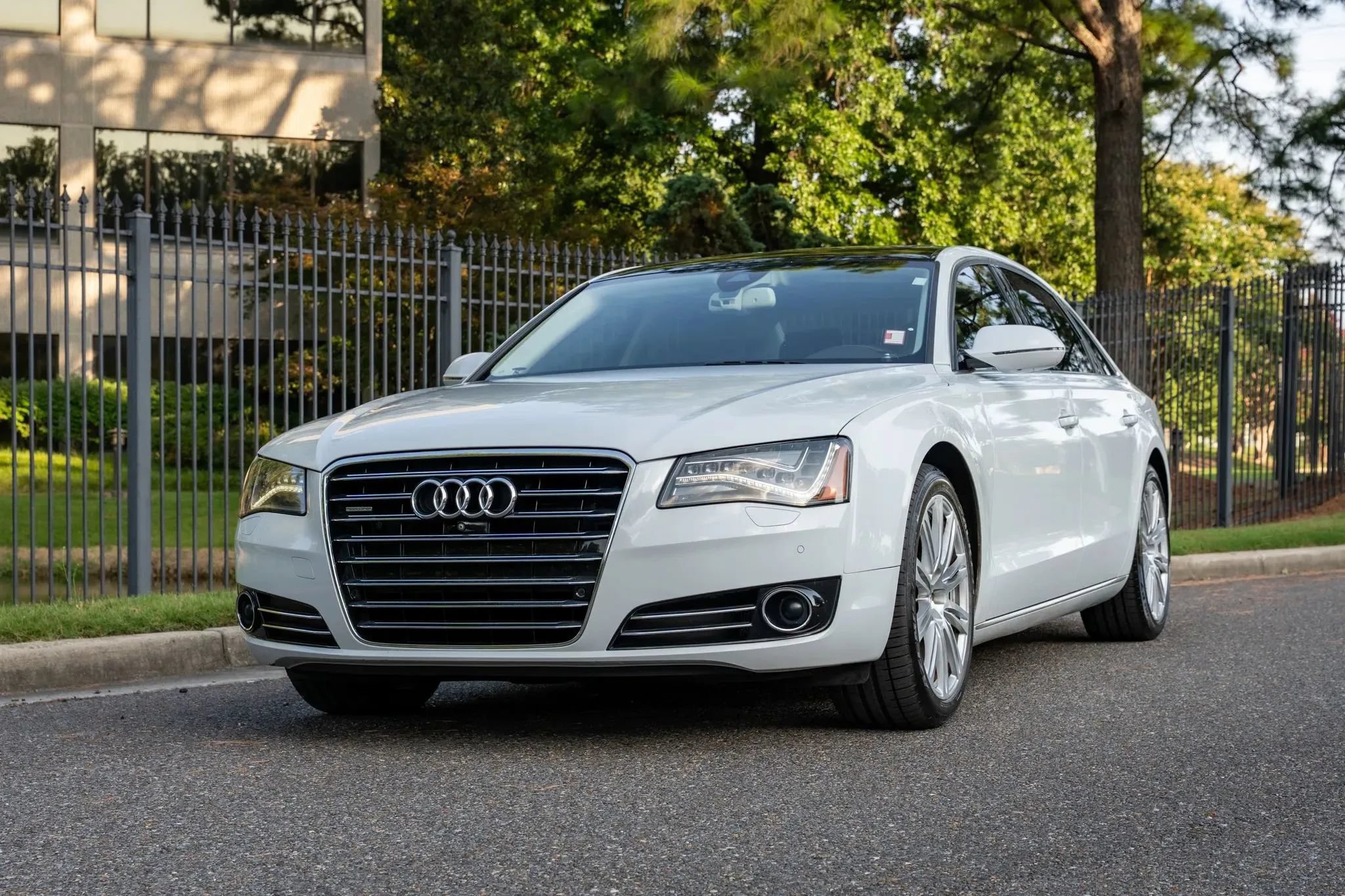 Used 2014 Audi A8 L 4.0T AWD/4WD image 2