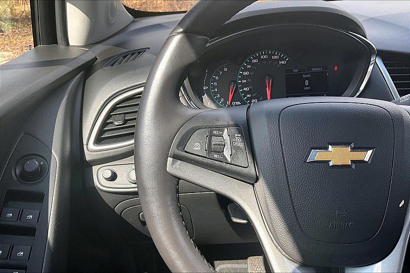 Used 2022 Chevrolet Trax LT w/ LT Convenience Package FWD image 18