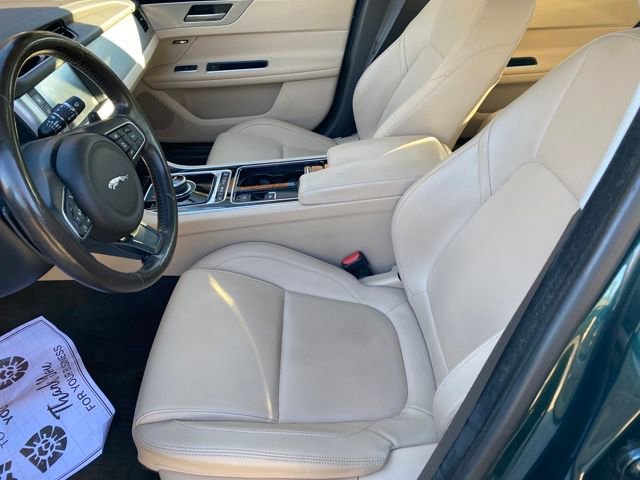 Used 2017 Jaguar XF Premium image 12