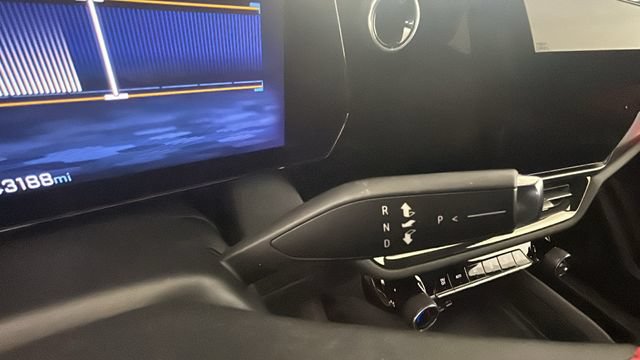 Used 2025 Chevrolet Equinox EV RS FWD image 20