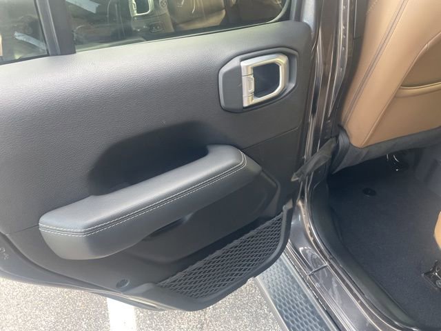 Used 2020 Jeep Wrangler Unlimited Sahara image 20