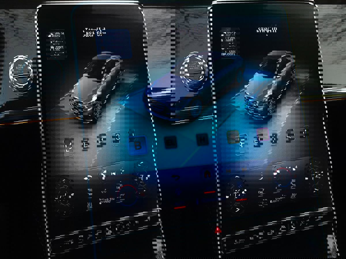 Used 2023 Mercedes-Benz S 580e 4MATIC Sedan w/ Warmth & Comfort Package image 71