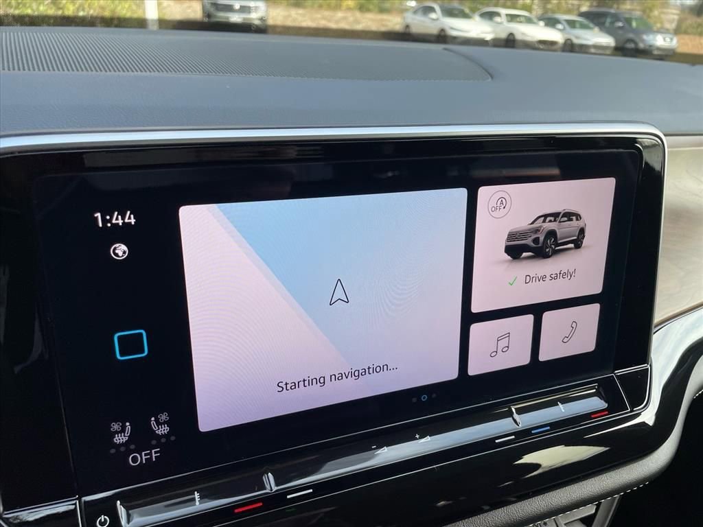 Certified 2025 Volkswagen Atlas SE image 18