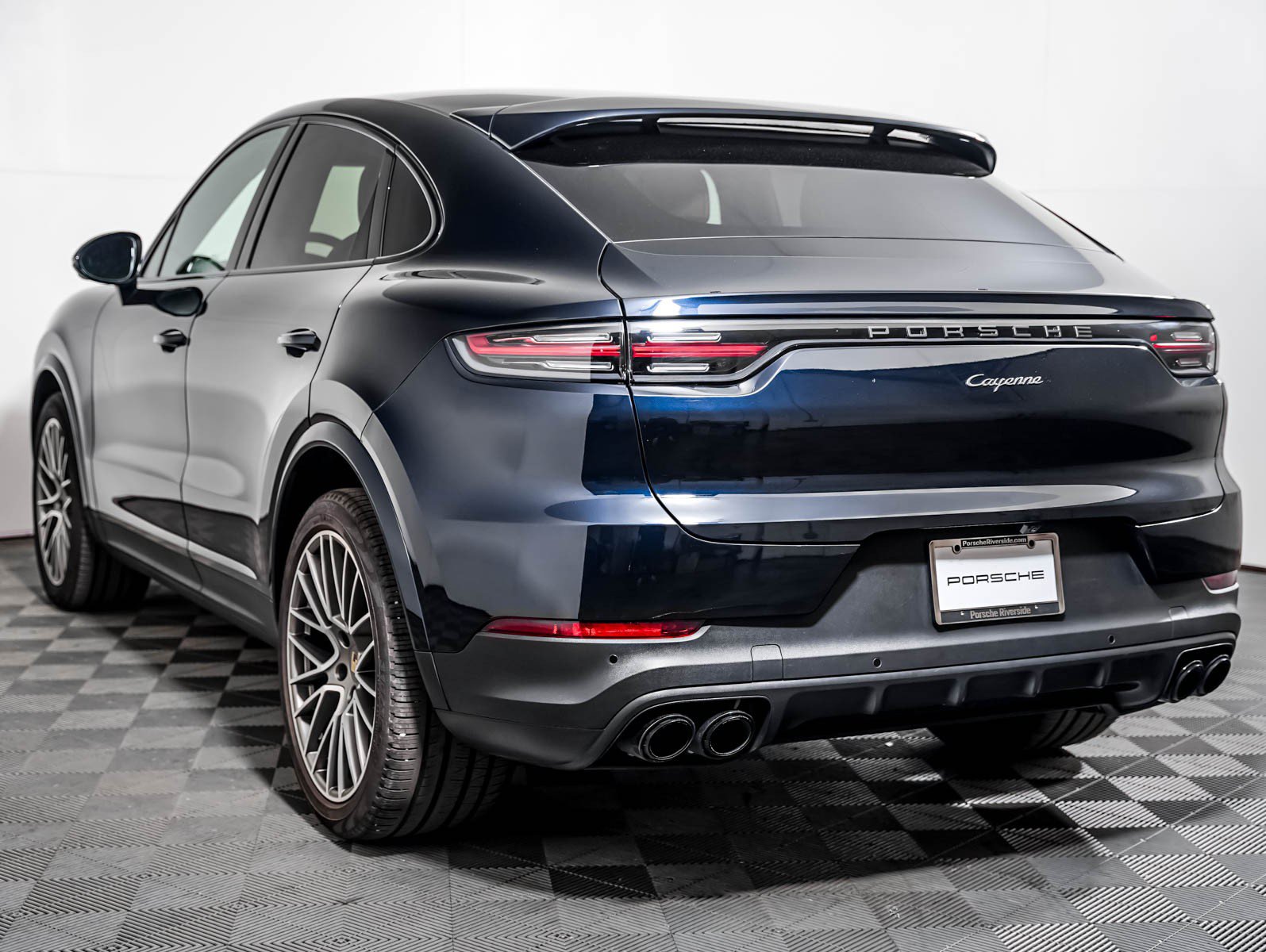 Certified 2023 Porsche Cayenne Platinum Edition AWD/4WD image 3