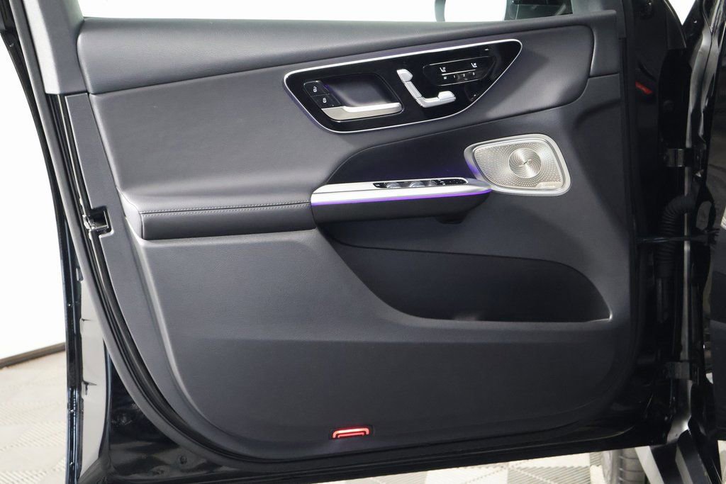 Certified 2025 Mercedes-Benz GLC 300 image 11