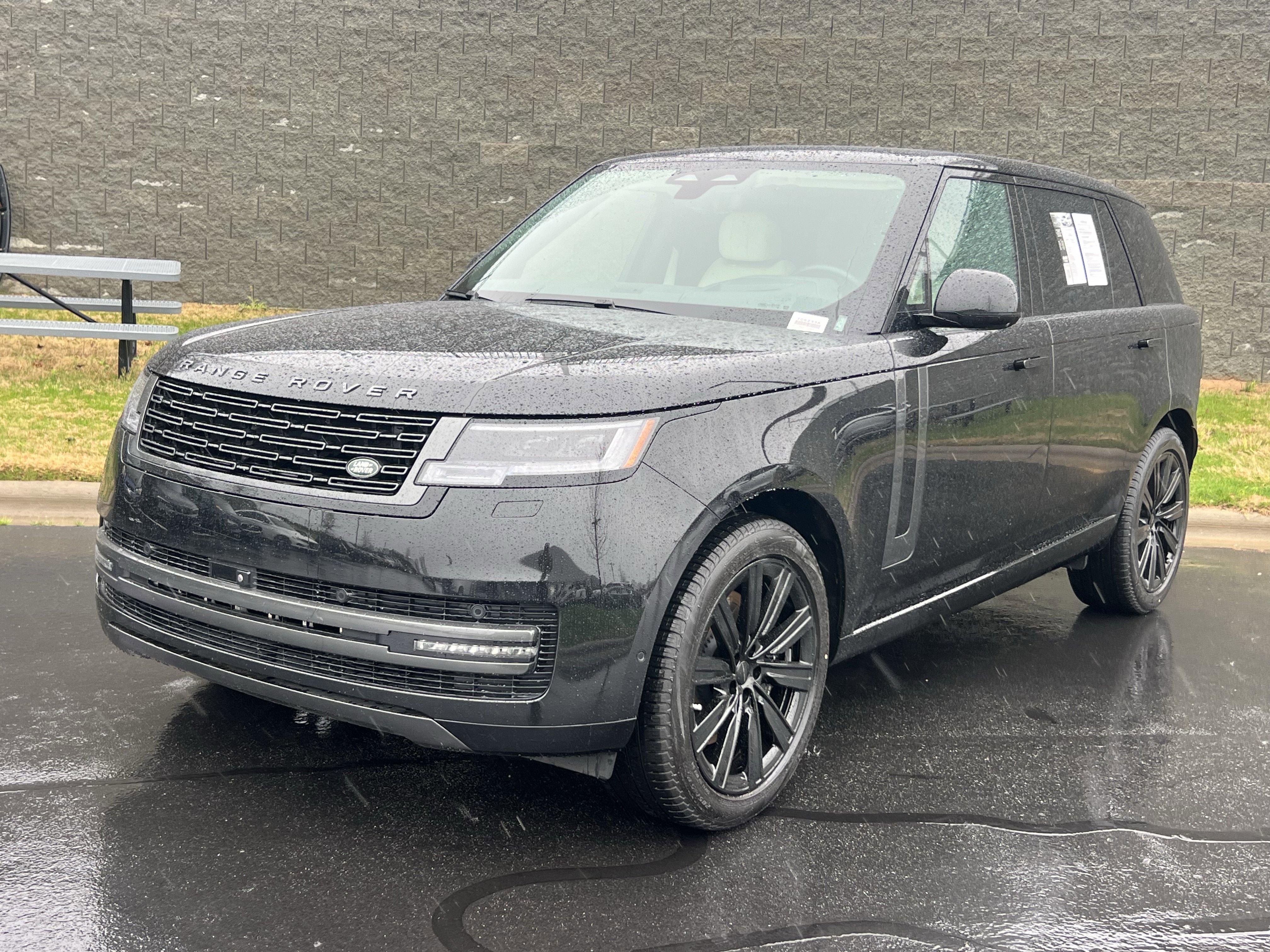 Certified 2025 Land Rover Range Rover Long Wheelbase SE image 1