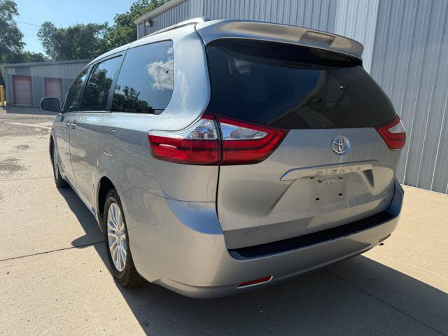 Used 2015 Toyota Sienna XLE FWD image 9