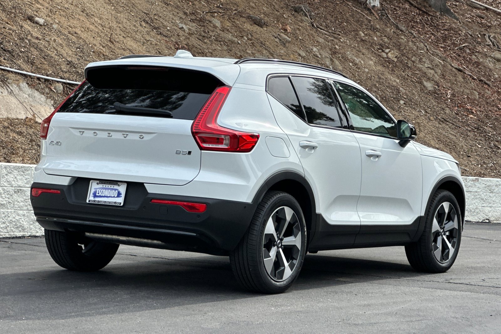 New 2026 Volvo XC40 B5 Plus AWD/4WD image 5