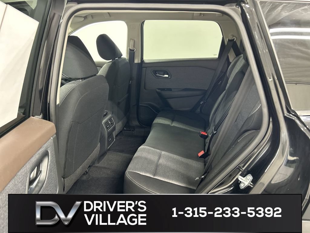 Used 2023 Nissan Rogue SV AWD/4WD image 19