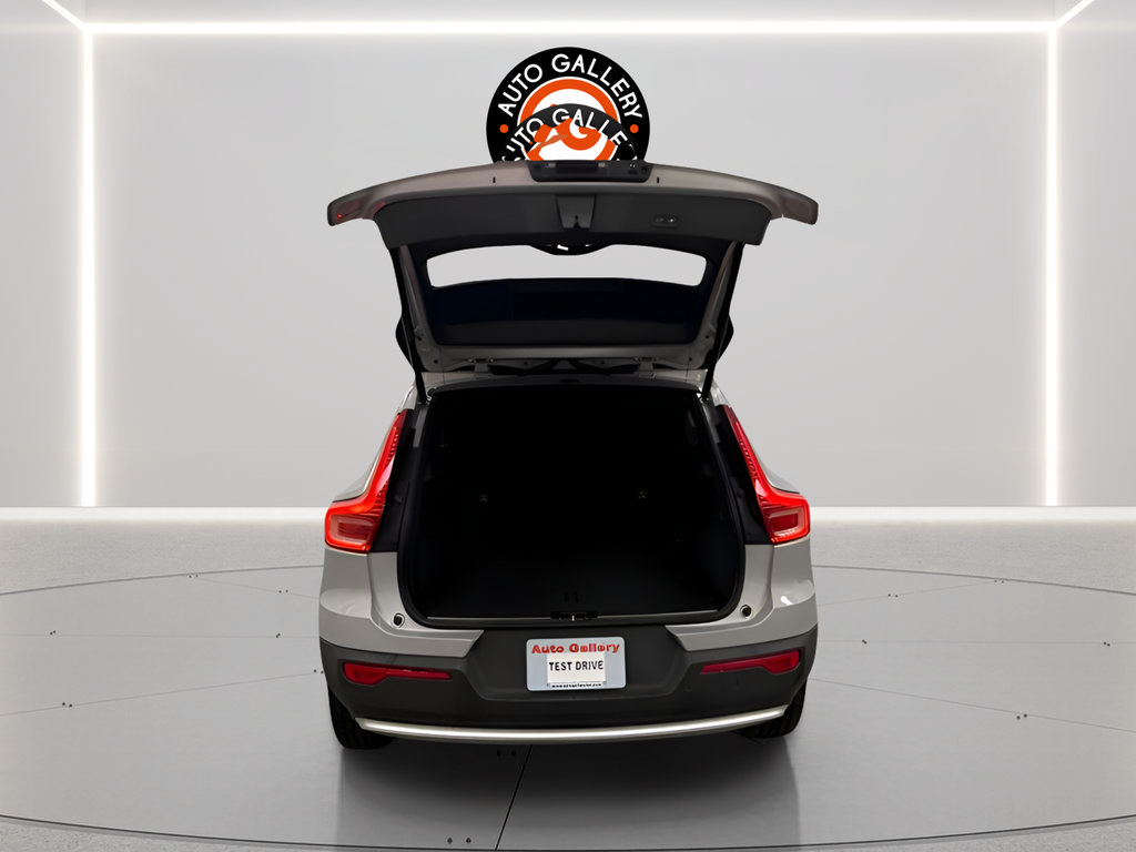 Used 2023 Volvo XC40 B5 Plus AWD/4WD image 9