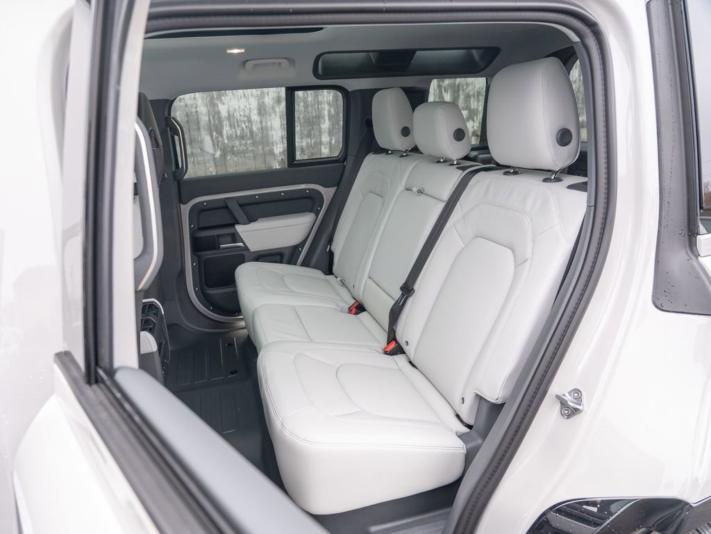 New 2026 Land Rover Defender 110 X-Dynamic SE image 23