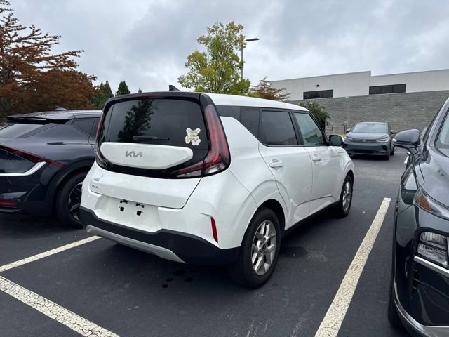 Certified 2023 Kia Soul LX w/ LX Technology Package FWD image 4