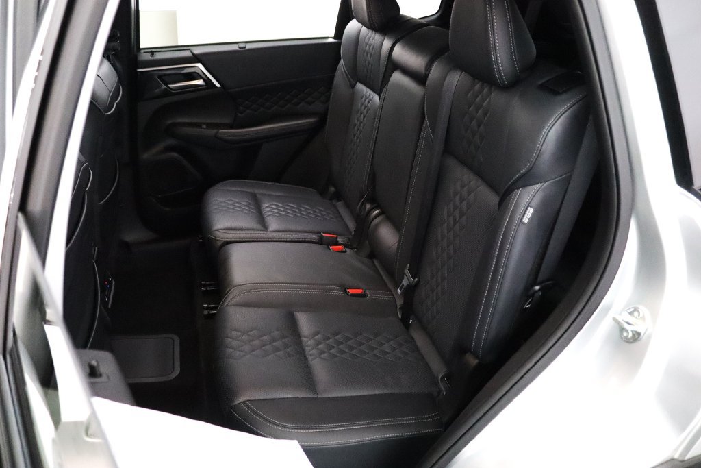 Used 2025 Mitsubishi Outlander SEL Black Edition AWD/4WD image 13