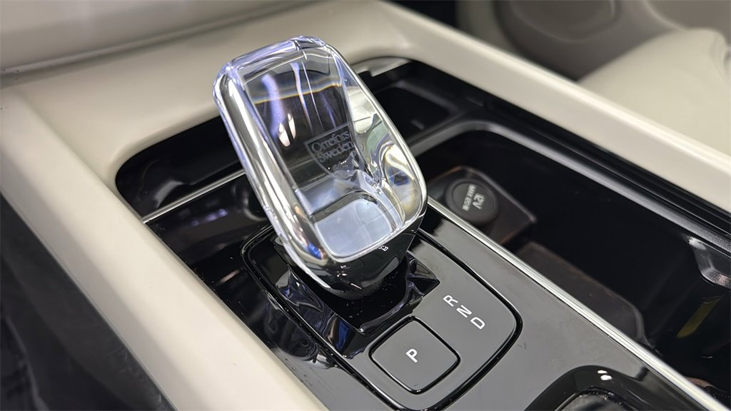 Used 2025 Volvo XC60 T8 Ultra w/ Protection Package Premier image 23