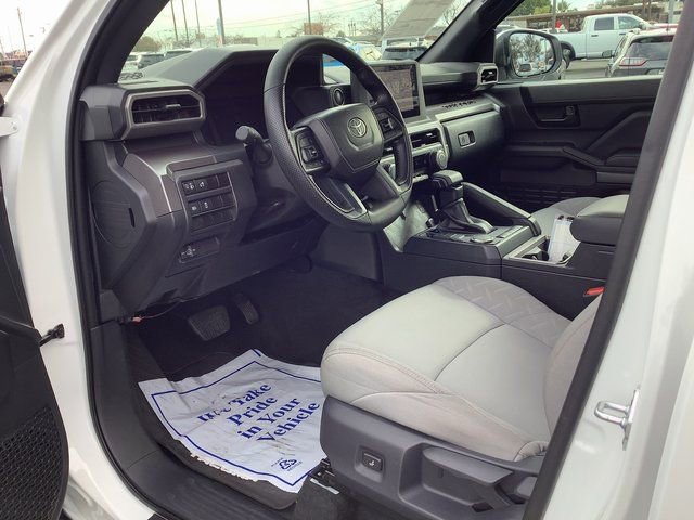 Used 2025 Toyota Tacoma SR5 image 7
