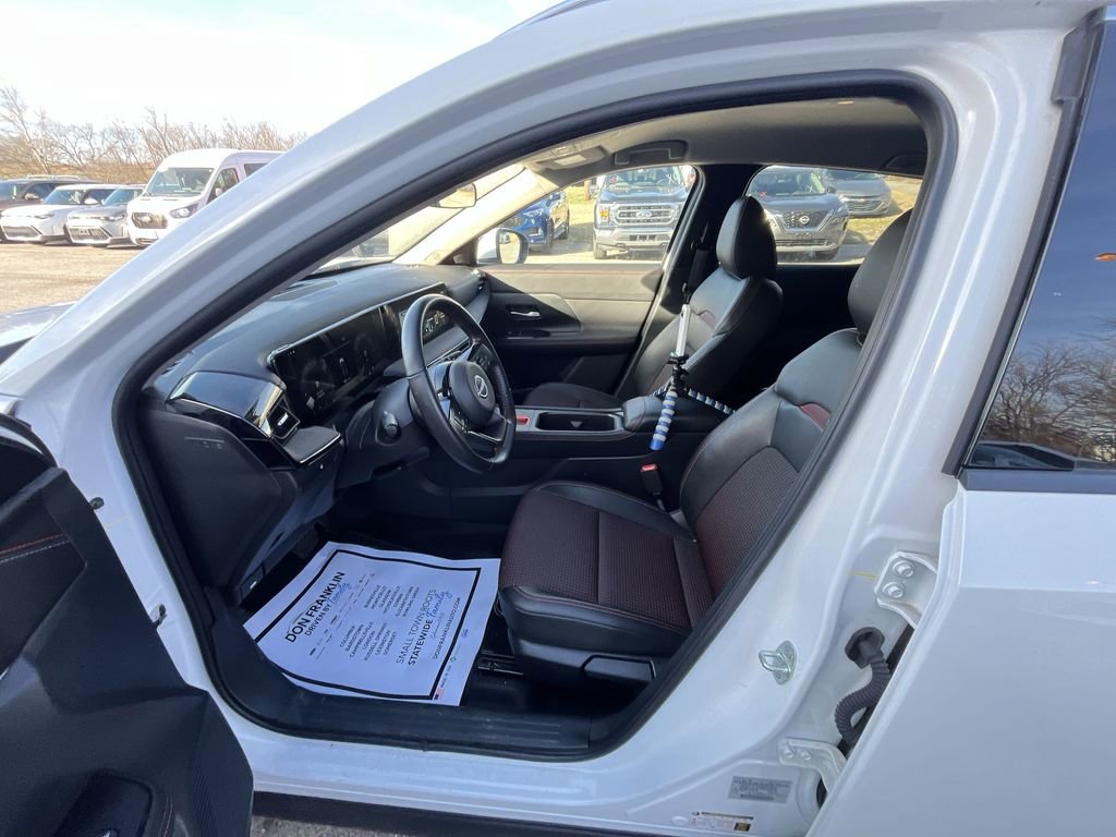 Used 2025 Nissan Kicks SR image 11