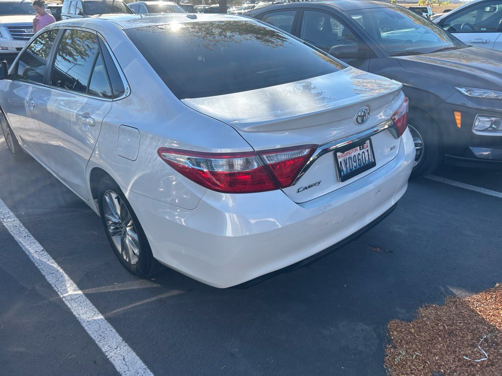 Used 2016 Toyota Camry SE w/ Moonroof Package FWD image 2