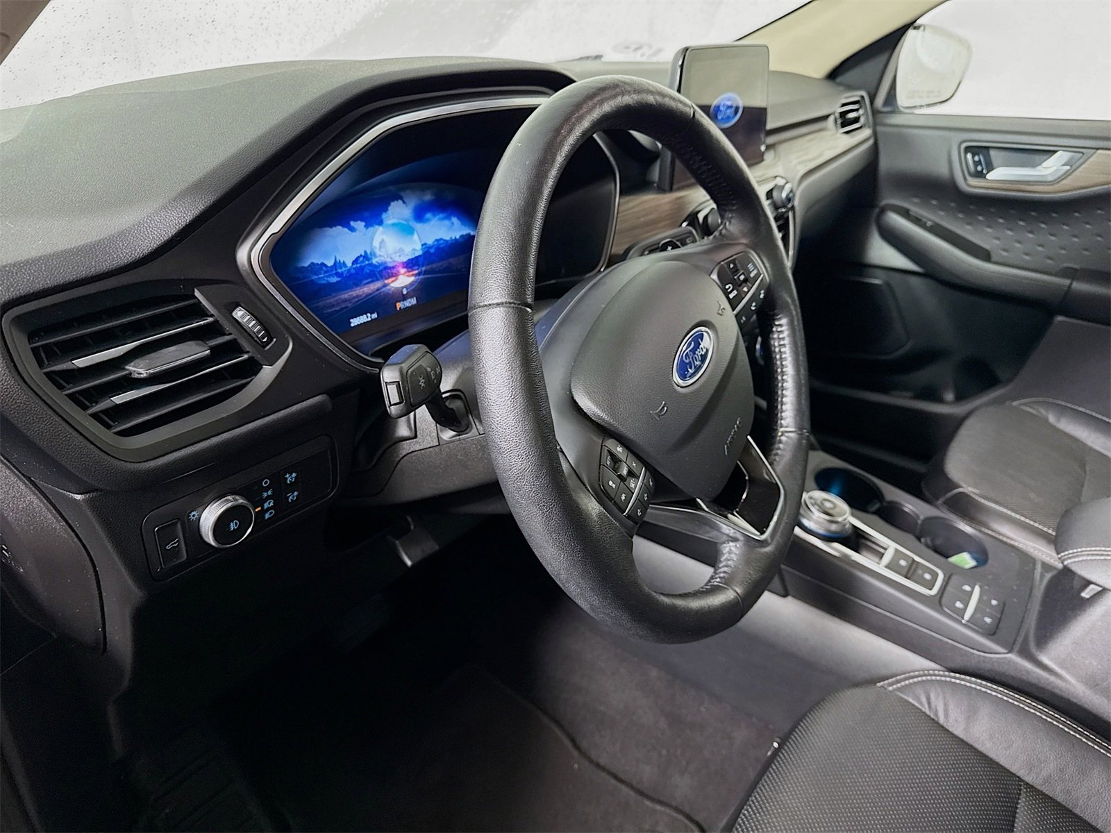 Used 2020 Ford Escape Titanium image 7