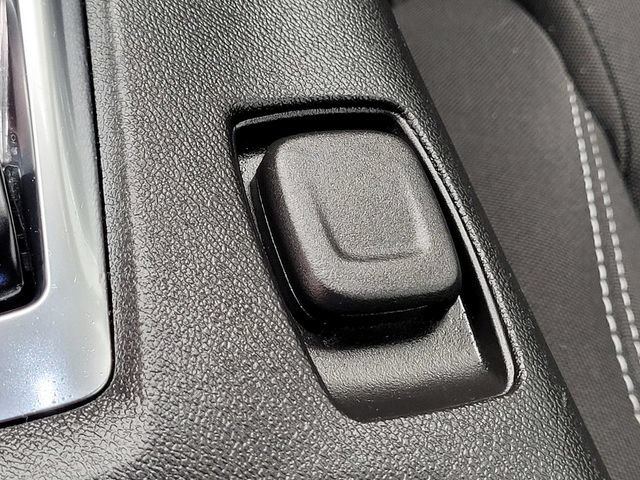 Used 2023 Chevrolet Camaro LT RWD image 15