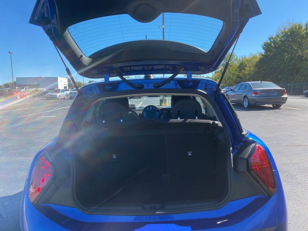 Used 2025 MINI Cooper 2-Door Hardtop image 15