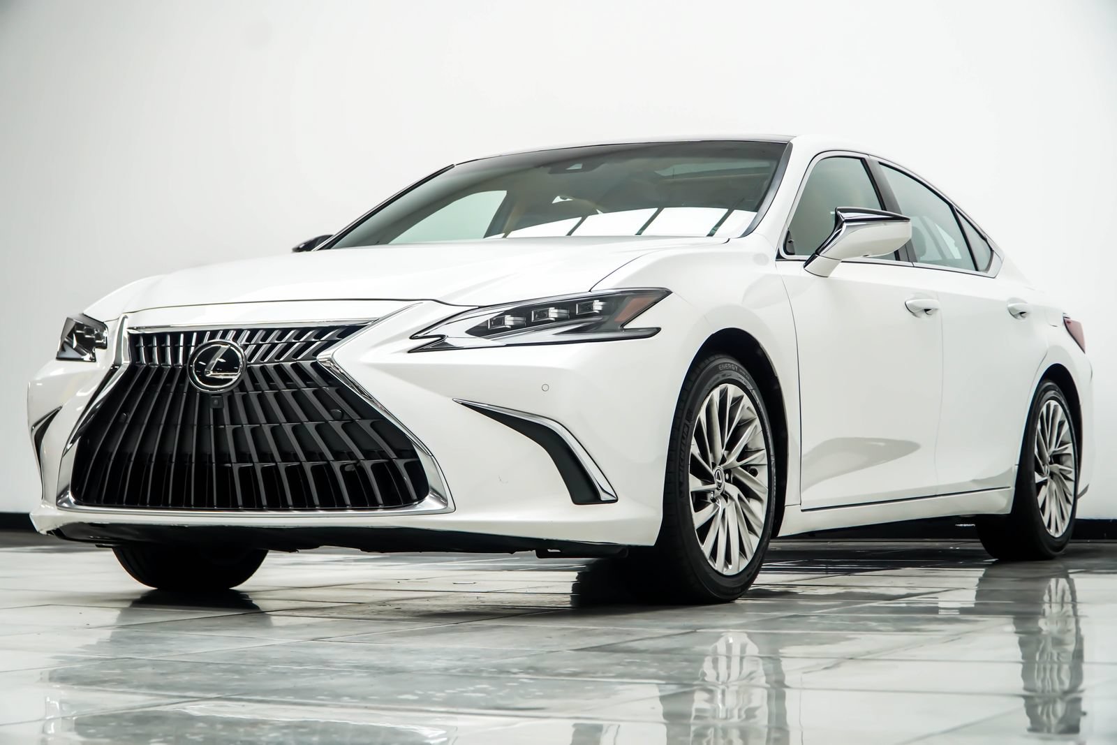 Used 2022 Lexus ES 350 Ultra Luxury w/ Accessory Package 2 FWD image 10