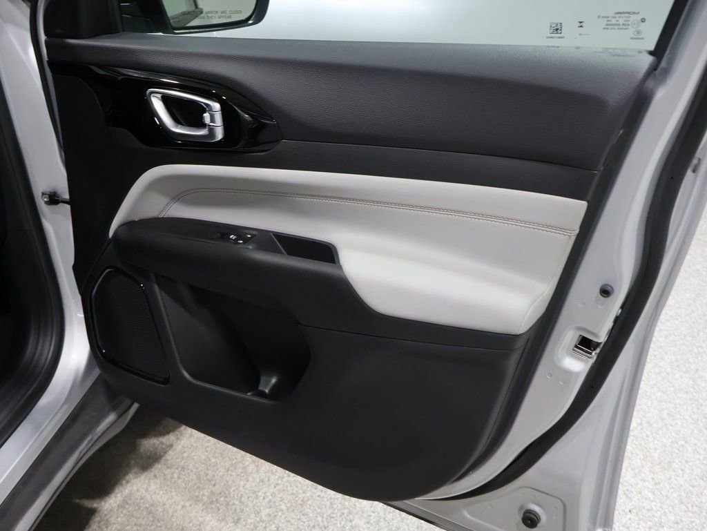 Certified 2024 Jeep Compass Limited image 27