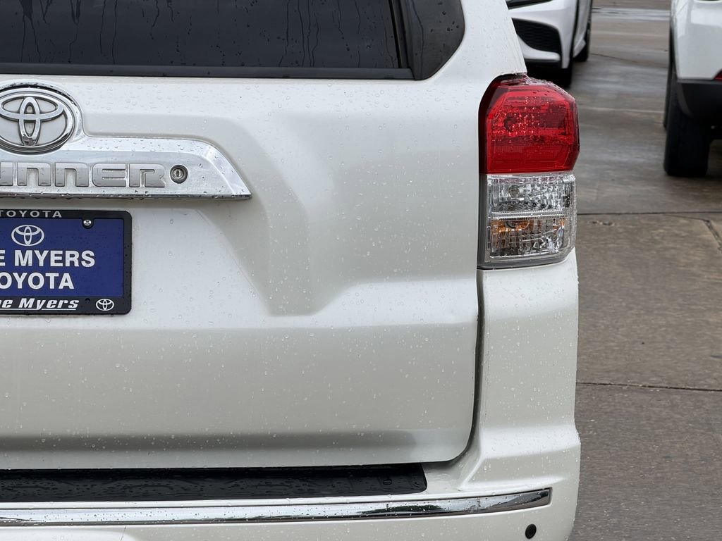 Used 2011 Toyota 4Runner SR5 w/ Premium Pkg w/Leather RWD image 9