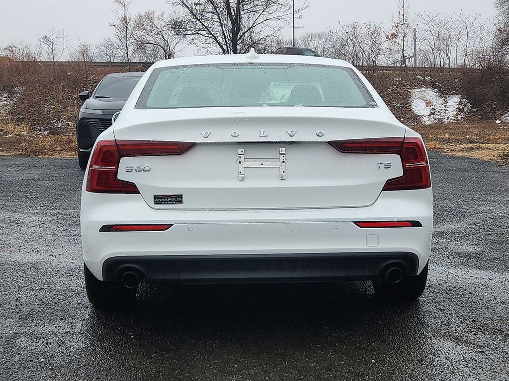 Used 2021 Volvo S60 T5 Momentum w/ Premium Package image 5