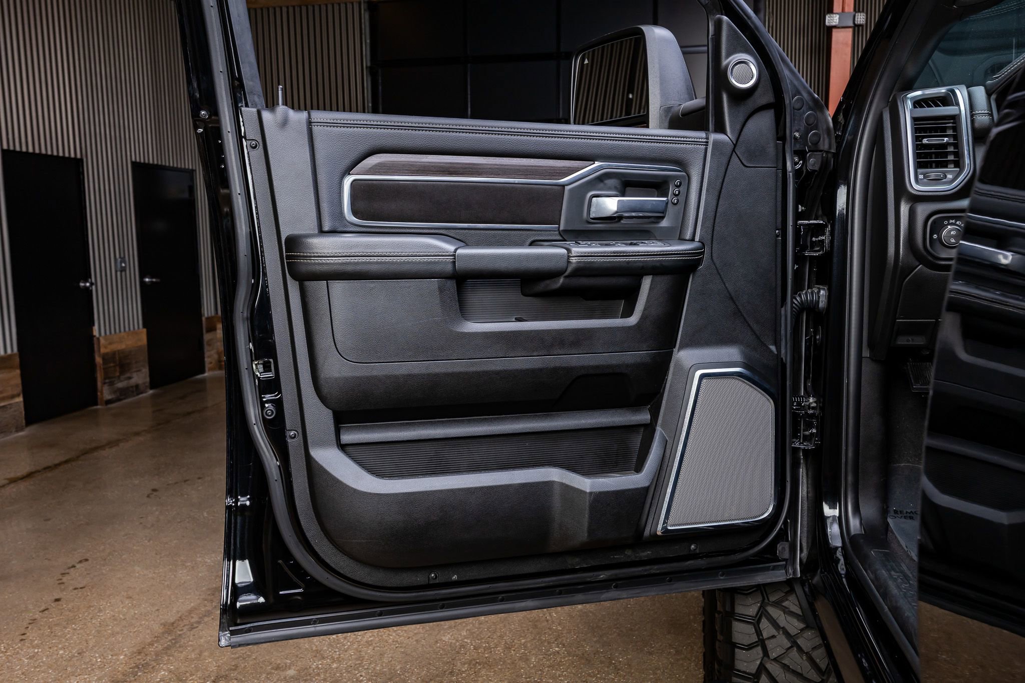 Used 2025 RAM 2500 Laramie image 36