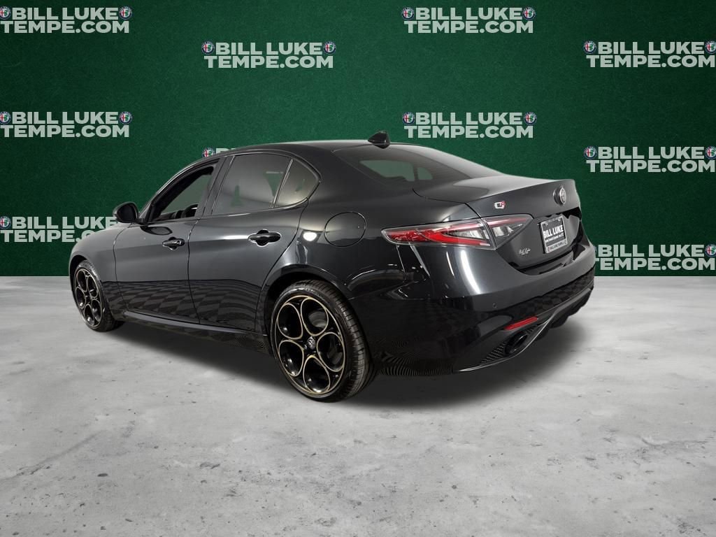 Used 2025 Alfa Romeo Giulia AWD image 8