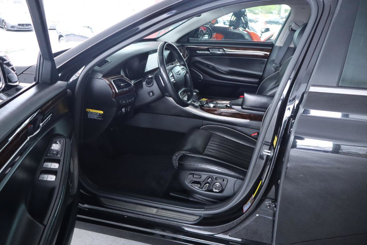 Used 2018 Genesis G90 3.3T Premium RWD image 14