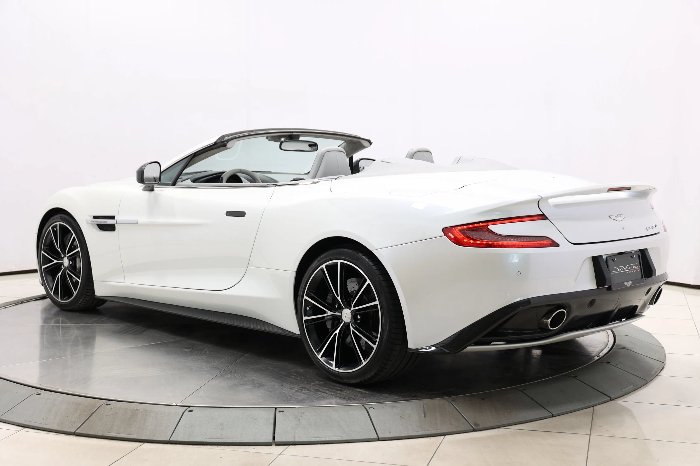 Used 2014 Aston Martin Vanquish Volante RWD image 58