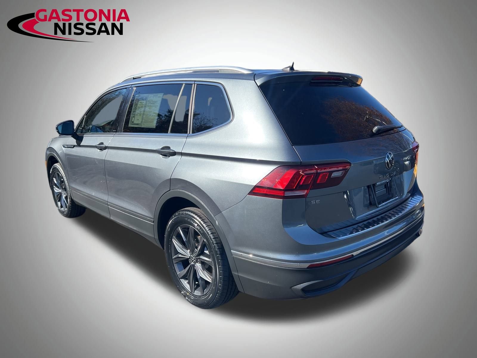 Used 2023 Volkswagen Tiguan SE image 11