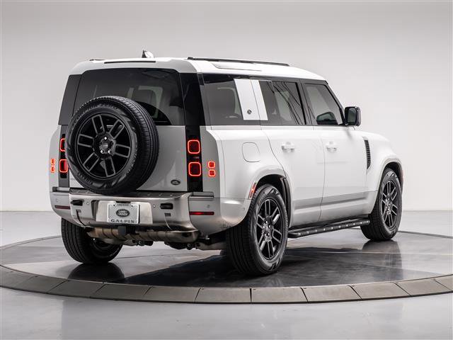 Used 2022 Land Rover Defender 110 S image 5
