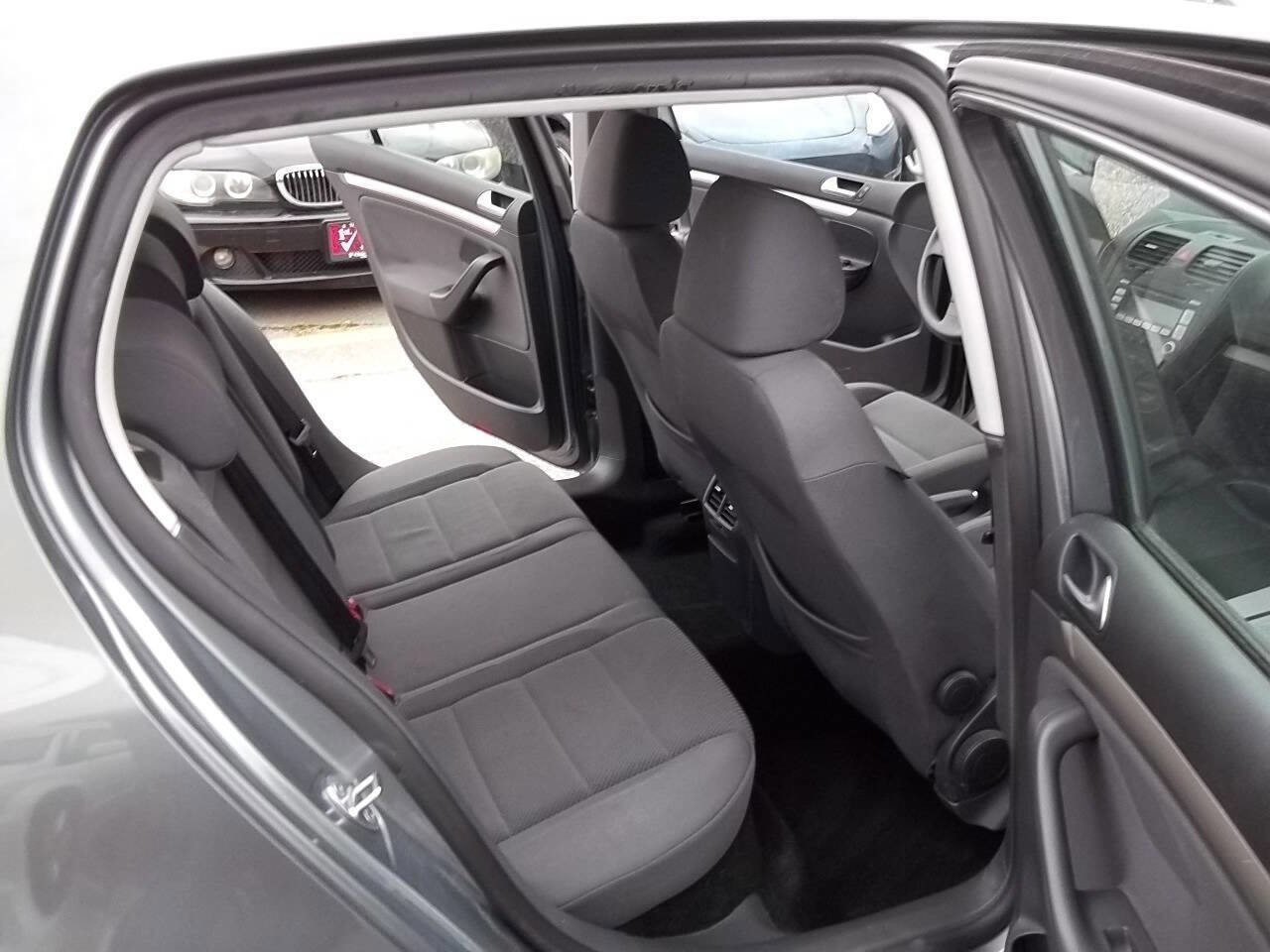 Used 2009 Volkswagen Rabbit S image 11