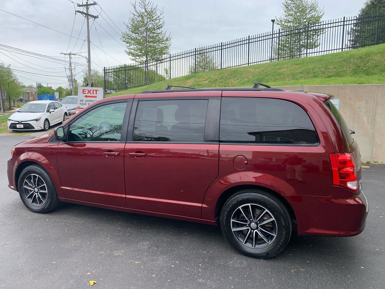 Used 2018 Dodge Grand Caravan GT FWD image 3